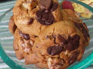 Resep Kue: Three Chocolate Chips Cookies