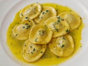 Resep Pasta: Ravioli with Ricotta and Spinach