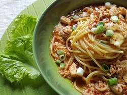 Resep Sahur: Spaghetti Kuah Ayam Pedas