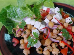 Resep Salad: Chickpea Salad with Tomatoes