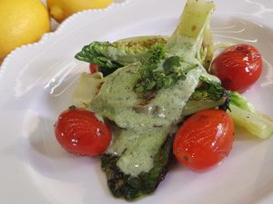 Resep Salad: Grilled Romaine Lettuce with Roasted Garlic Dressing