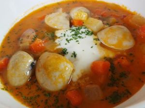 Resep Sup: Canadian Style Clam Chowder with Chive Cream