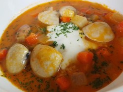 Resep Sup: Canadian Style Clam Chowder with Chive Cream