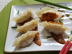Resep Takjil: Gyoza with Peanut Sauce
