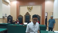 Beri Gratifikasi Rp 450 Juta, Ketua Komisi IV DPRD NTB Dituntut 1,5 Tahun