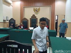 Beri Gratifikasi Rp 450 Juta, Ketua Komisi IV DPRD NTB Dituntut 1,5 Tahun