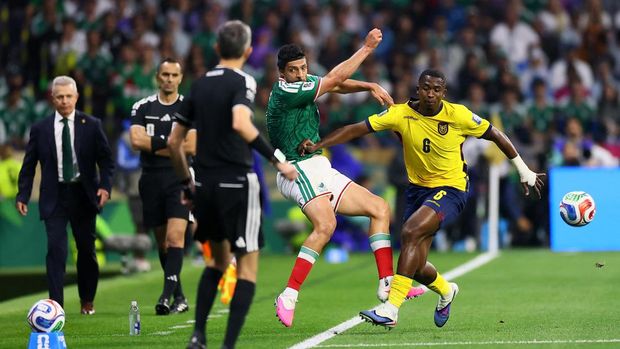 Soccer Football - FIFA World Cup 2026 - Round of 32 - Mexico v Ecuador - Estadio Azteca, Mexico City, Mexico - June 30, 2026 Mexico's Julian Quinones celebrates scoring their first goal REUTERS/Raquel Cunha     TPX IMAGES OF THE DAY