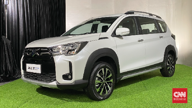 Suzuki XL7 Suzuki XL7 mengalami perubahan pada eksteriornya mulai dari bagian depan, samping, belakang dan peleknya.