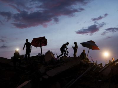 Tim Penyelamat Terus Sisir Reruntuhan Bangunan Pascagempa Venezuela