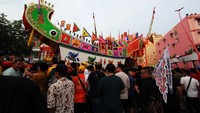 Warga Tionghoa Arak Replika Tongkang Jelang Ritual Bakar Tongkang