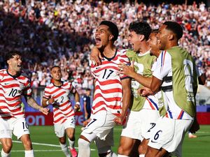 Amerika Serikat Depak Bosnia 2-0
