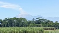 Gunung Semeru Luncurkan 7 Kali Lava Pijar Sejauh 2 Kilometer