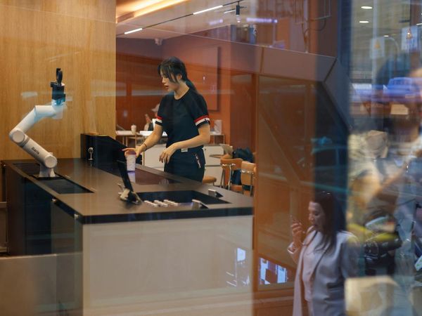 Kedai Tanpa Staf Menjamur, Robot Jadi Andalan