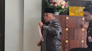 Eks Sekda NTB Lalu Gita Diperiksa soal Korupsi Motocross Lombok-Sumbawa