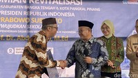 Mendikdasmen Abdul Muti Resmikan Revitalisasi Sekolah di Bangka Belitung