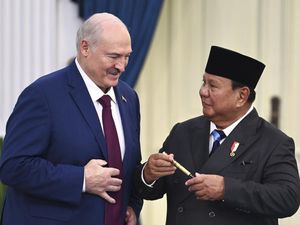 Prabowo Mau Tambah Impor Bahan Baku Pupuk dari Belarusia