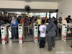 Potret Ramainya Stasiun Tugu Saat Libur Sekolah