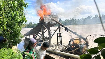 Operasi PETI di Sungai Kuantan, Polsek Cerenti Musnahkan 12 Rakit Dompeng