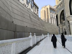 Bukan Kaleng-kaleng, Gedung di Samping Masjidil Haram Ini Ternyata Istana Raja