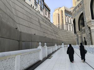 Bukan Kaleng-kaleng, Gedung di Samping Masjidil Haram Ini Ternyata Istana Raja