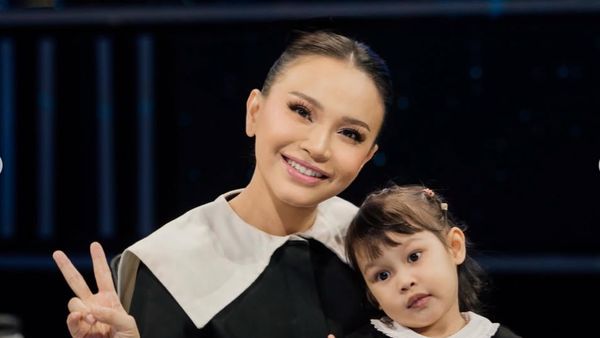 Potret Rossa Bareng Putrinya, Raina, yang Curi Atensi, Ibu-Anak Tampil Couple
