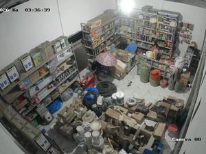 Pencuri di Lampung Beraksi Pakai Payung demi Hindari CCTV, 4 Pelaku Ditangkap
