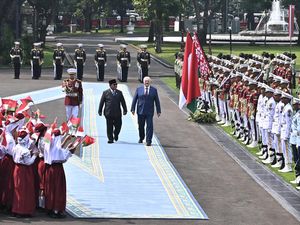 Prabowo Sambut Presiden Belarus dengan Upacara Kenegaraan