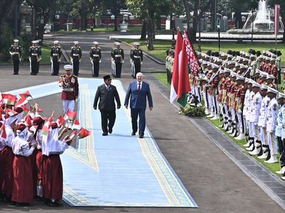 Prabowo Sambut Presiden Belarus dengan Upacara Kenegaraan