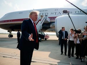 Video: Momen Trump Perdana Naik Air Force One Baru Hadiah dari Qatar