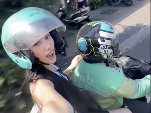 Viral Huening Bahiyyih Naik Ojol di Bali, Interaksi dengan Sopir Bikin Iri