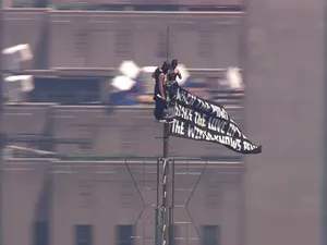 Demi Gimmick Lamaran, Dua Sejoli Nekat Panjat Empire State Building