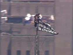 Demi Gimmick Lamaran, Dua Sejoli Nekat Panjat Empire State Building