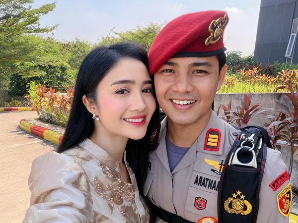 Gemas! Febby Rastanty Cari-cari Suami yang Terjun Payung di HUT Polri