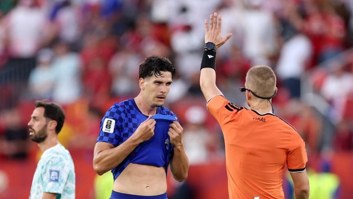TORONTO, ONTARIO - JULY 02: Igor Matanovic #20 of Croatia argues with referee Espen Eskas during the FIFA World Cup 2026 Round of 32 match between Portugal and Croatia at Toronto Stadium on July 02, 2026 in Toronto, Ontario.   Justin Setterfield/Gett