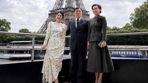 Foto: Diplomasi Fashion Putri Sirivannavari saat Raja Thailand Kunjungi Paris