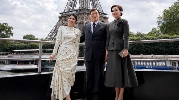 Foto: Diplomasi Fashion Putri Sirivannavari saat Raja Thailand Kunjungi Paris