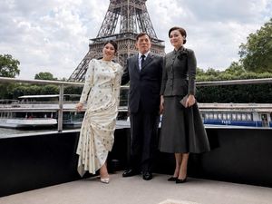 Foto: Diplomasi Fashion Putri Sirivannavari saat Raja Thailand Kunjungi Paris