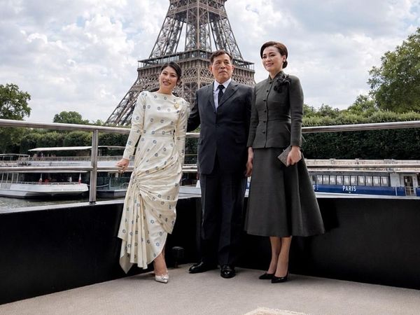 Foto: Diplomasi Fashion Putri Sirivannavari saat Raja Thailand Kunjungi Paris