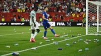 Gol Dianulir VAR, Suporter Kroasia Ngamuk di Stadion