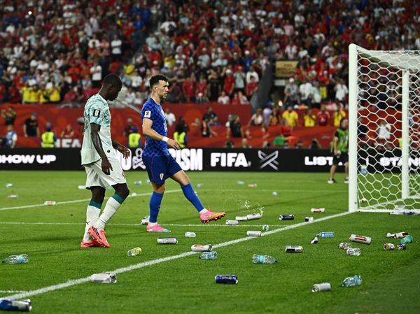 Gol Dianulir VAR, Suporter Kroasia Ngamuk di Stadion