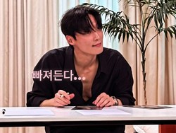 Heo Nam Jun Mendadak Fan Sign di Gereja, Ladeni TTD dan Foto Bareng Jemaat