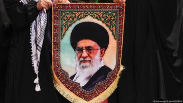 Iran Mulai Prosesi Pemakaman Ayatollah Khamenei