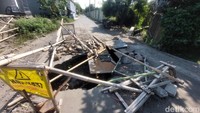 3 Bulan Jalan Watubelah Cirebon Ambles, Mobil Tak Bisa Lewat