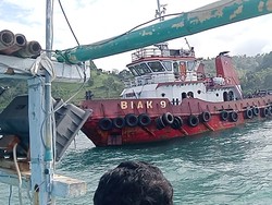 Kapal Tongkang Angkut Batu Bara Terdampar di Teluk Bone gegara Ombak Tinggi
