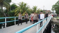 Kapolda Riau Cek Jembatan Merah Putih di Dumai, Apresiasi Dedikasi Jajaran