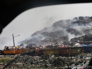 Video:  Belum Padam! Penampakan TPA Jatiwaringin di Hari Ke-4 Kebakaran