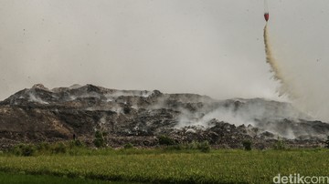 Kebakaran TPA Jatiwaringin Masuk Hari Keempat