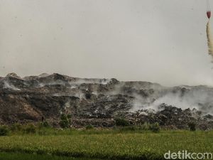 Kebakaran TPA Jatiwaringin Masuk Hari Keempat