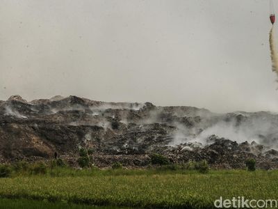 Kebakaran TPA Jatiwaringin Masuk Hari Keempat