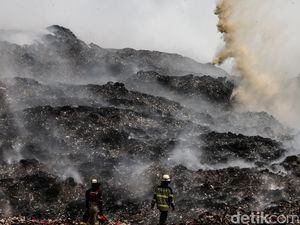 Kebakaran TPA Jatiwaringin Jadi Alarm Pentingnya Hentikan Open Dumping